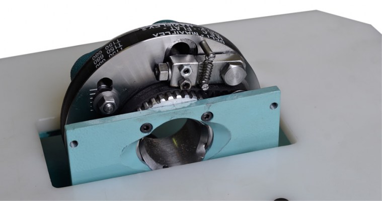 adjustment system of the Belt sanding machine for bent wooden components – LPC 90-135